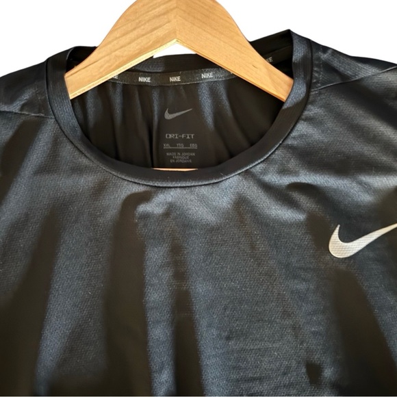 Nike DRI-FIT - Picture 3 of 3